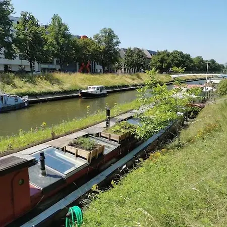 Houseboat Orfeo ספינת מלון